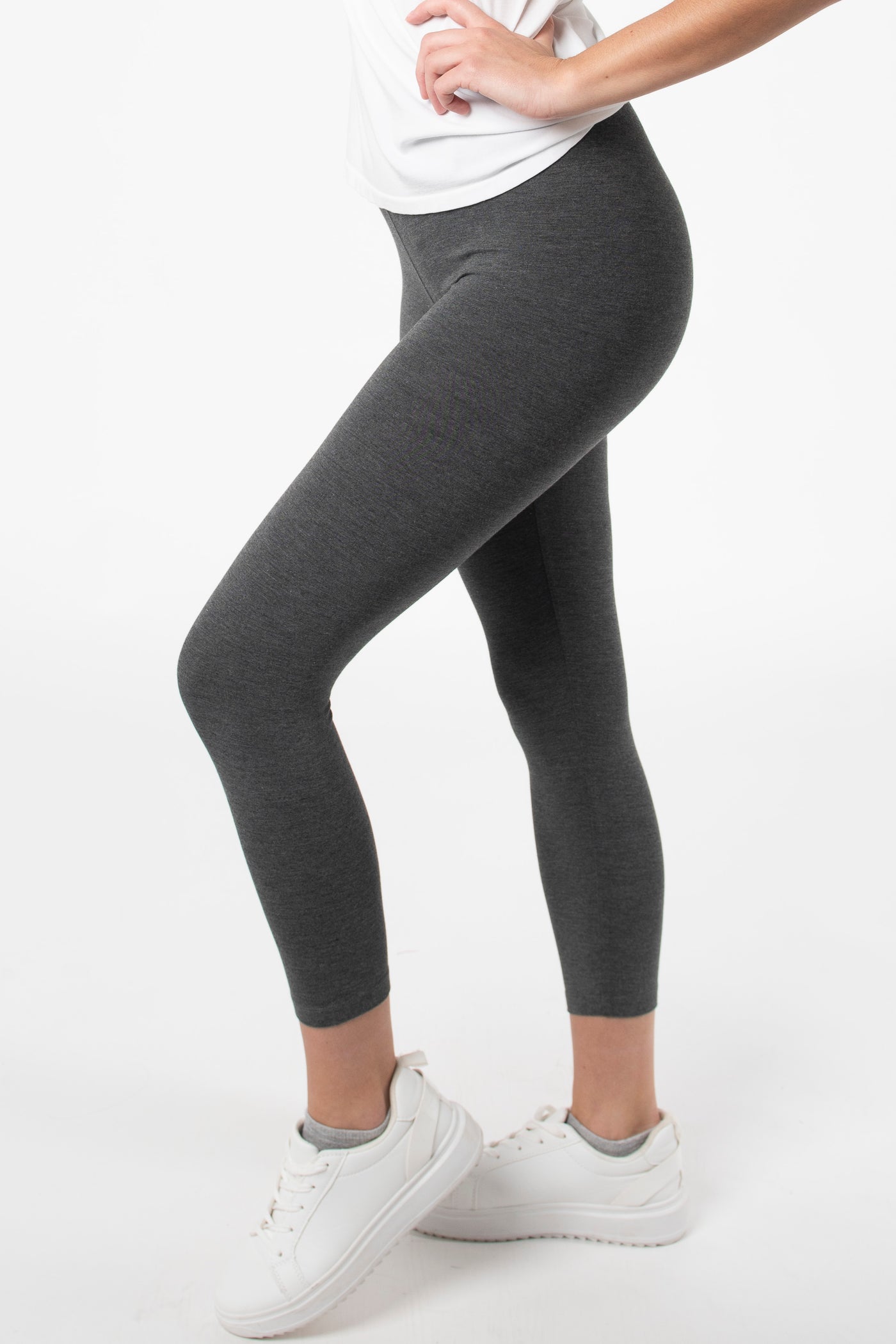 Terrera Suri Capri Leggings in bamboo fabric, offering a sustainable and versatile choice for both workouts and everday comfort. 