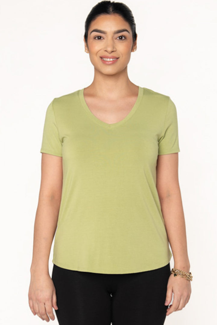 Bamboo t-shirt with a v-neckline in a light green colour by Terrera.