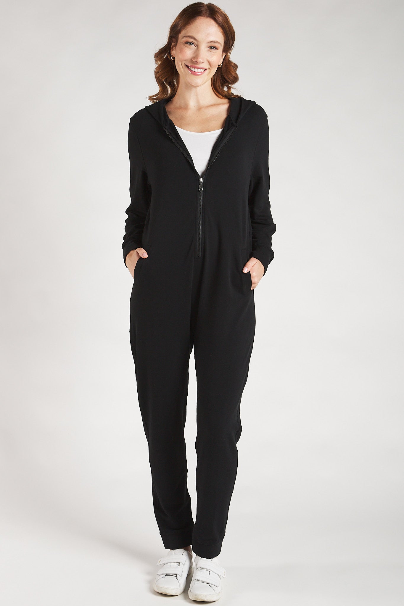 Women’s lounge jumpsuit made from sustainable bamboo fabric in black by Terrera.