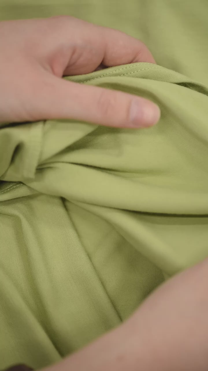 A video showing the softness of bamboo jersey fabric.